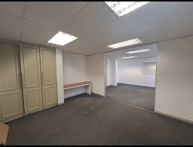 413M² OFFICE TO LET IN CRAIGHALL